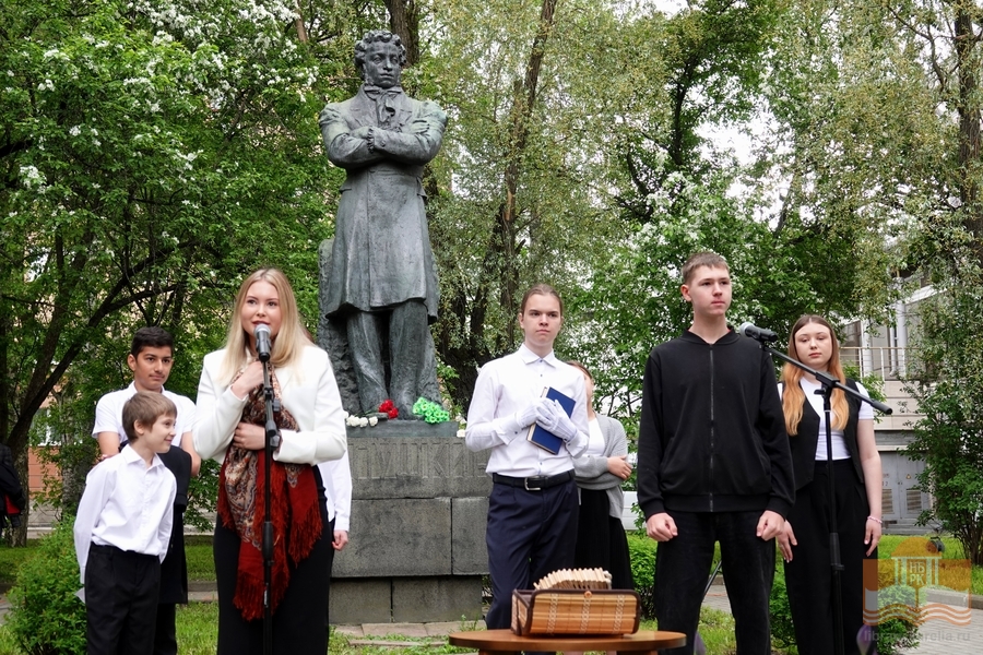 Литературно-музыкальная композиция по стихам и романсам Пушкина в исполнении учащихся школы №10 Петрозаводска