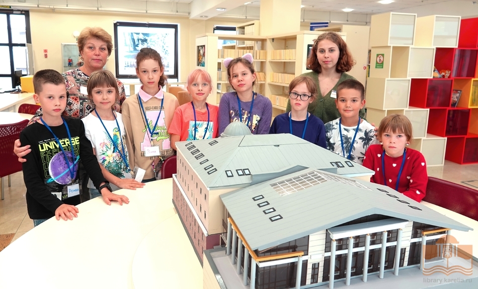 Участники игровой программы «Детективная история. Расследование в библиотеке»