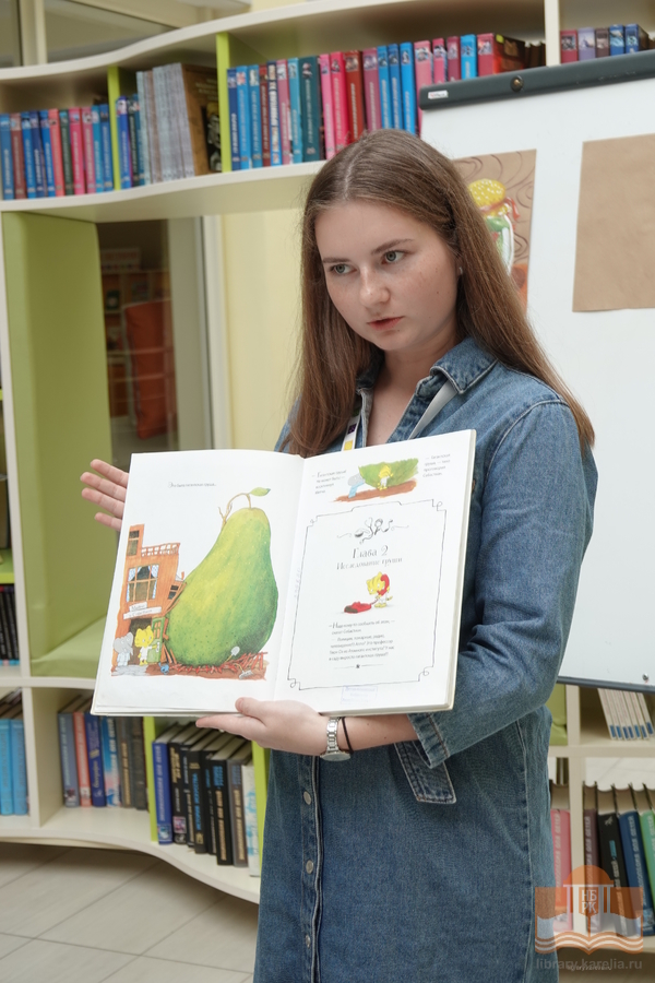 Творческую программу «Сказки и картинки» проводит Надежда Хюннинен
