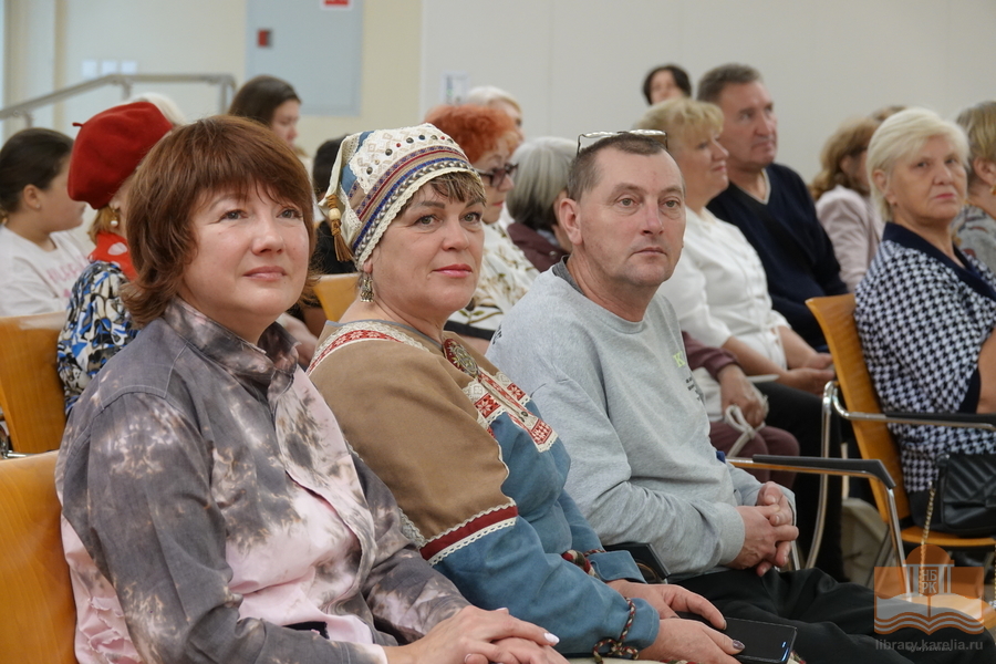 Участники презентации новой книги Анны Тиллес «Сказки тётушки Лаппи»
