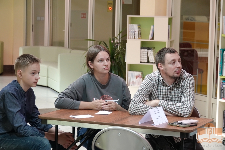 Участники семейного квиза «Читаем всей семьёй»