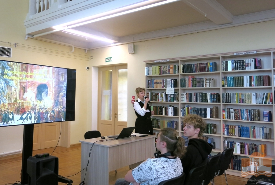 Лицейский день для старшеклассников гимназии № 17. Ведущая Лариса Феклистова