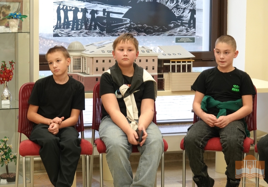 Пятиклассники школы №35 на экскурсии в Национальной библиотеке Карелии