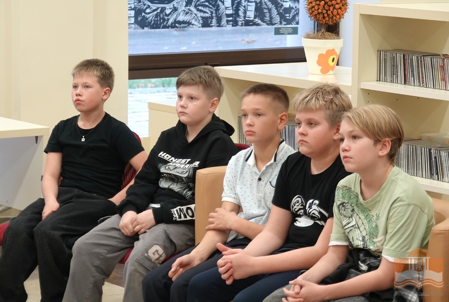 Пятиклассники школы №35 на экскурсии в Национальной библиотеке Карелии