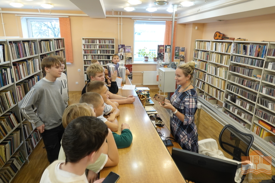Пятиклассники школы №35 на экскурсии в Национальной библиотеке Карелии