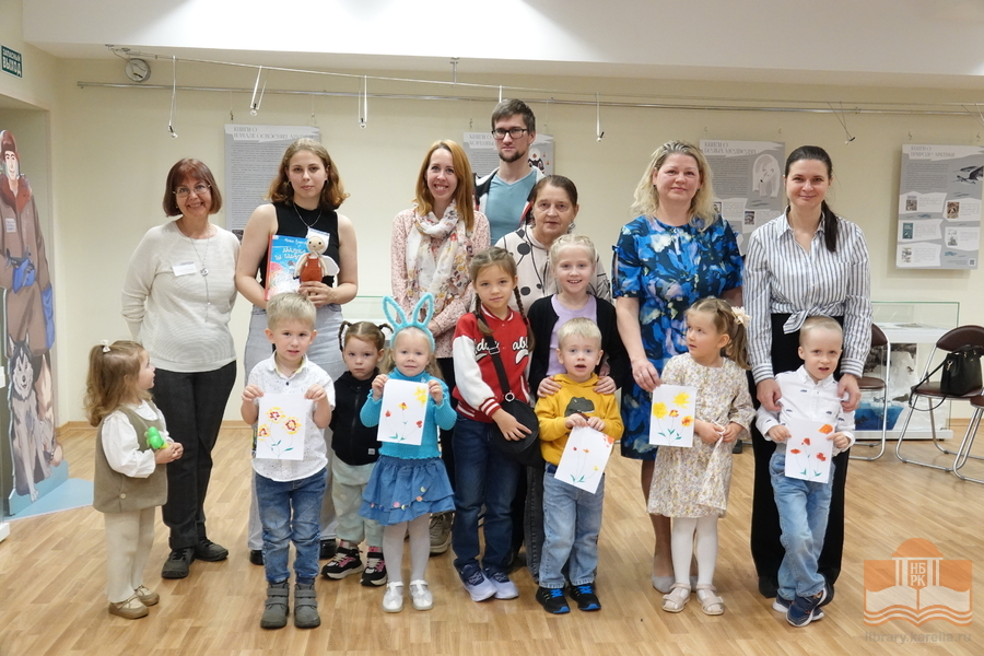 Участники творческой программы «Большой мир маленькой книги. Крохи»