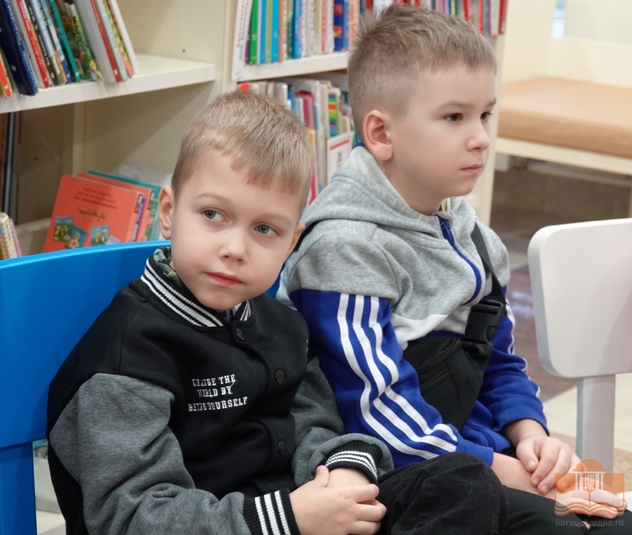 На экскурсии в Национальной библиотеке Карелии