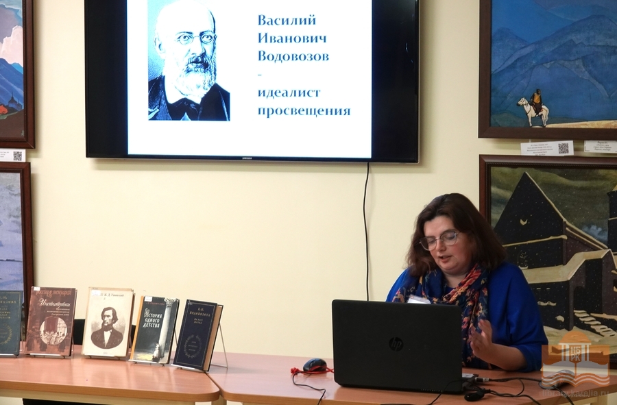 На «Литературном четверге», посвященном Василию Водовозову. Ведущая Ксения Михайлова