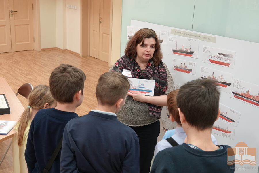 На выставке «Читаем об Арктике» в Национальной библиотеке Карелии