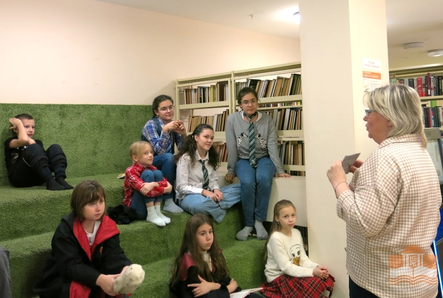 На программе клуба «Дорога в Хогвартс». Ведущая Людмила Булеца