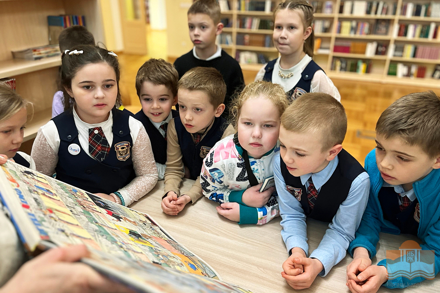 Демонстрация необычных книжных изданий