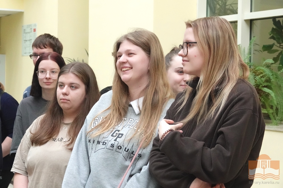 Студенты Петрозаводского архитектурно-строительного техникума в Национальной библиотеке Карелии