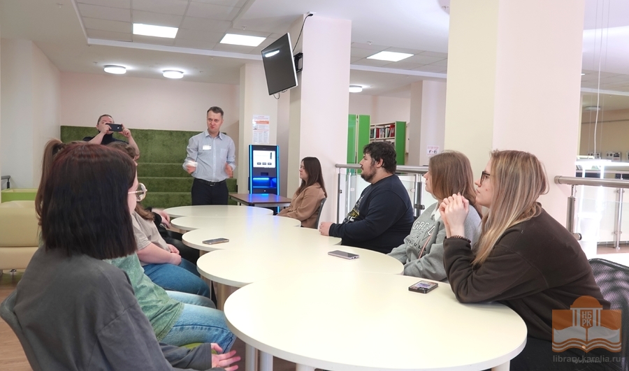 Студенты Петрозаводского архитектурно-строительного техникума в Национальной библиотеке Карелии