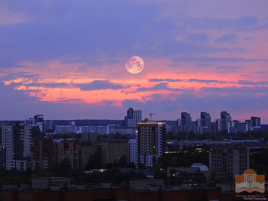 Петрозаводск. Лунный этюд осенью
