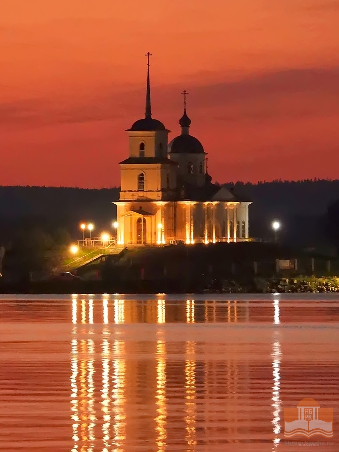 Сретенская церковь ночью. Июль