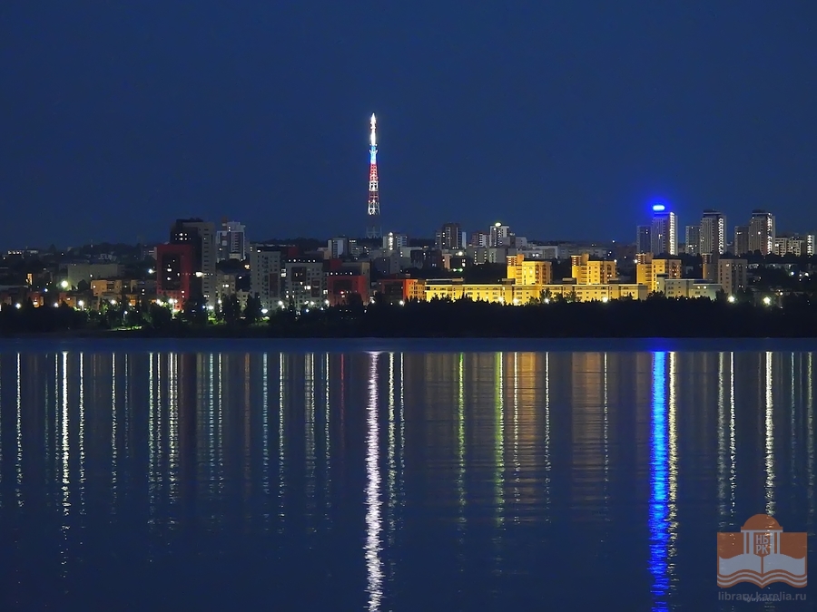 Городские ночные огни в июле