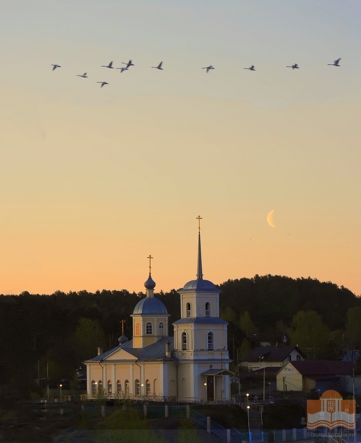 Восход Солнца, Луны и лебеди. Май
