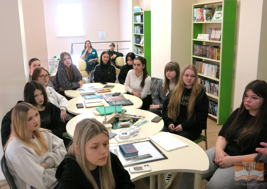 Студенты Петрозаводского кооперативного техникума в Национальной библиотеке