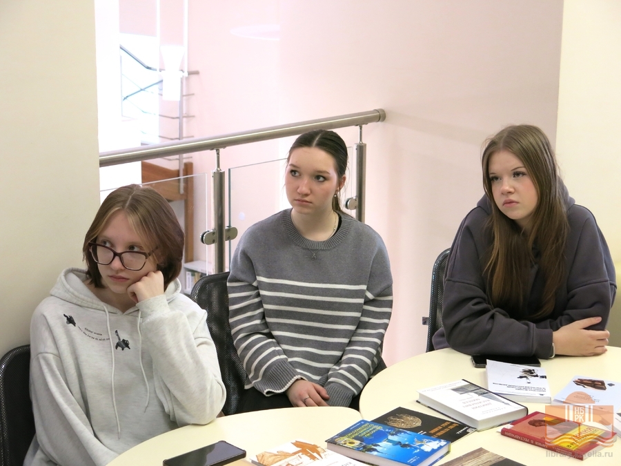 Студенты Петрозаводского кооперативного техникума в Национальной библиотеке