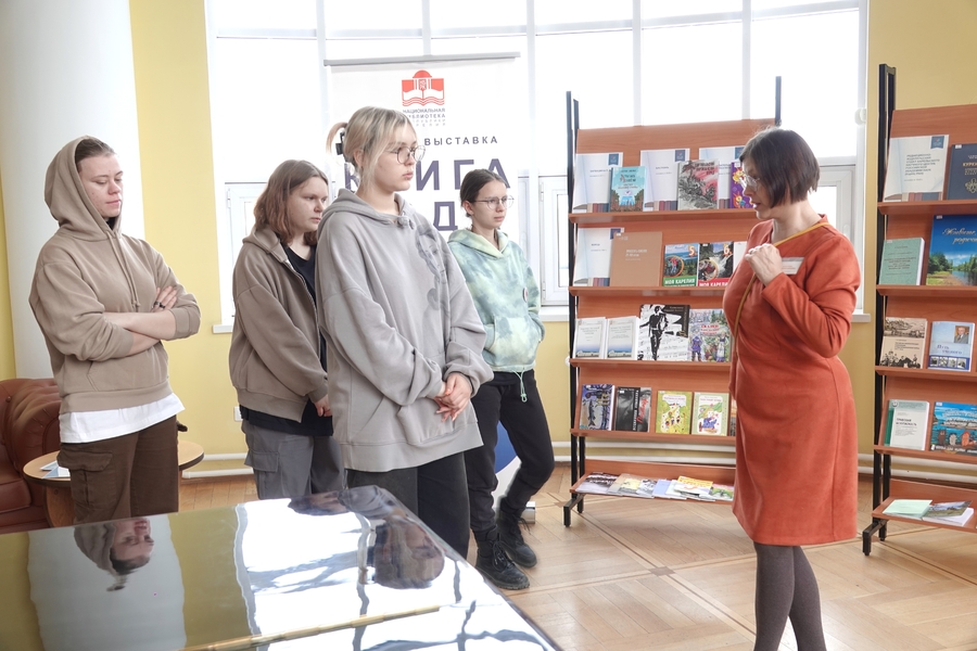 Студенты Колледжа технологии и предпринимательства в Национальной библиотеке