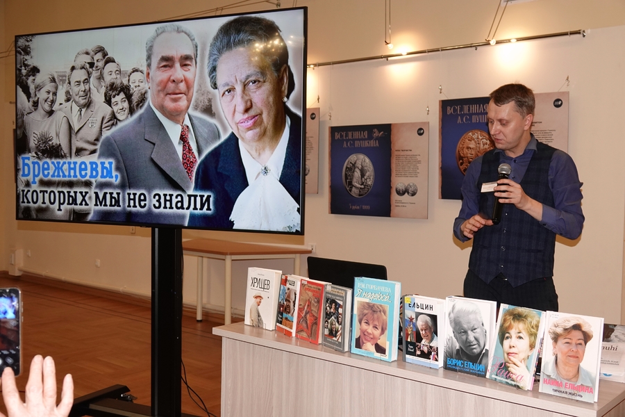 Программа «Диалог эпох»: «Первые леди СССР»