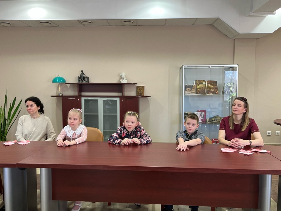Участники литературного путешествия «Путь героя: от идеи до рассказа»