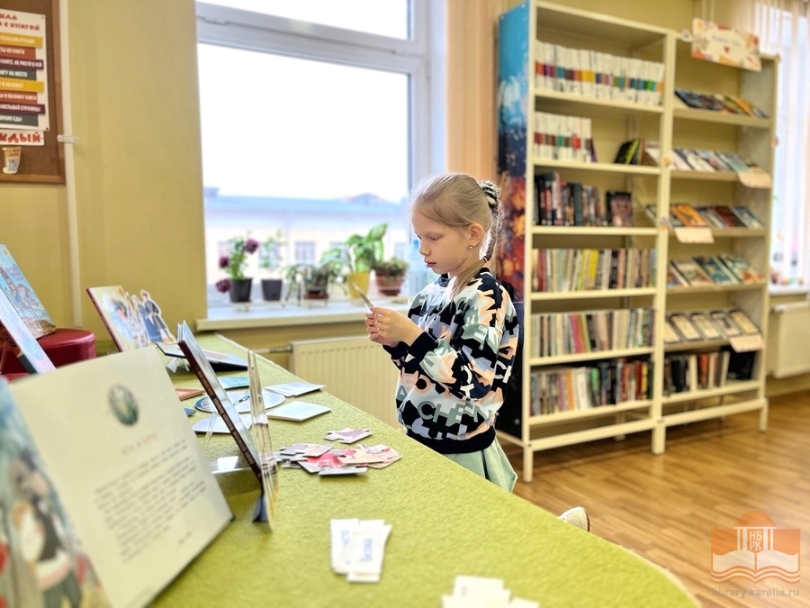 Книжная интерактивная выставка «Читаем сказки народов России»