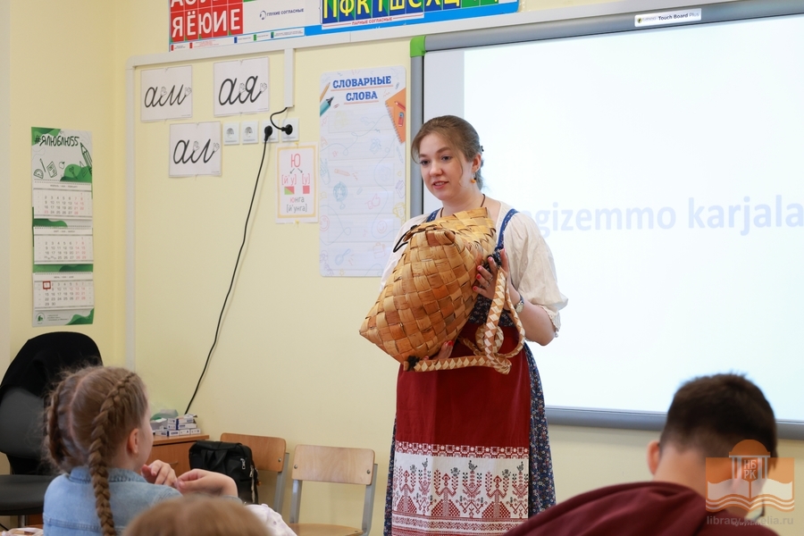 Ведущая творческой программы «Сказочная Карелия» - Виктория Сеничева