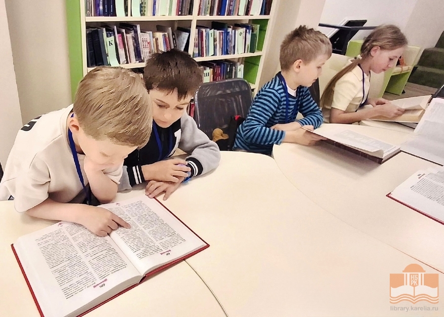 Ознакомление с книгами из фондов Национальной библиотеки