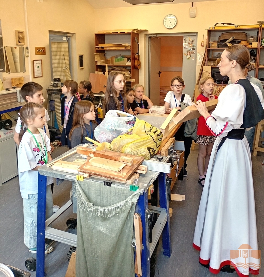 На летней программе «Фольклор Карелии». В Доме Кантеле