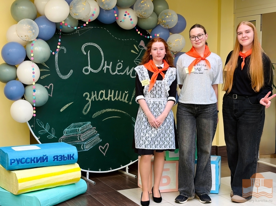 Полина, Софья и Екатерина – волонтёры, принимавшие активное участие в «Дне знаний с Национальной библиотекой»