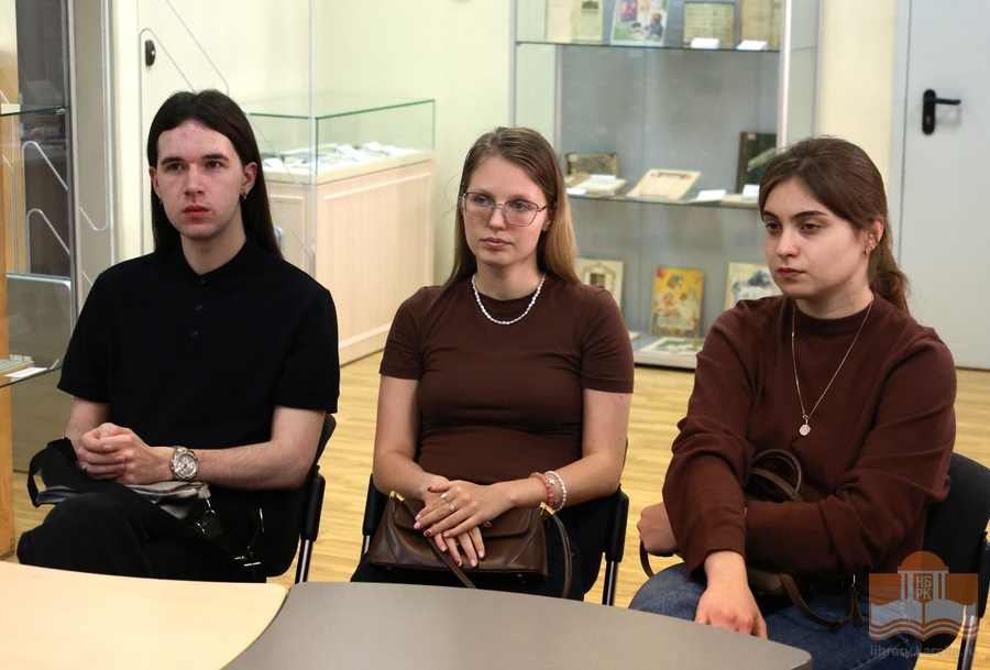 Студенты Медицинского института имени профессора А.П. Зильбера в Национальной библиотеке Карелии