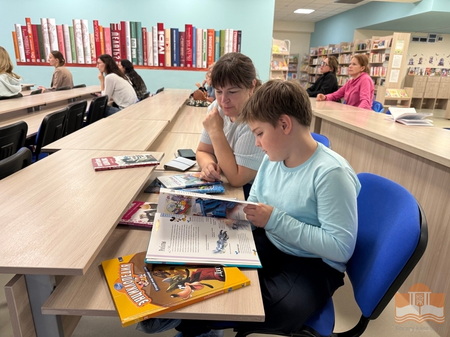Участники встречи читательского клуба «Что и как читать нашим детям?»