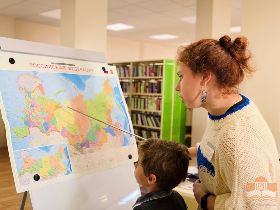 Программу проводит Анастасия Пономарёва, ведущий библиотекарь Центра детского чтения
